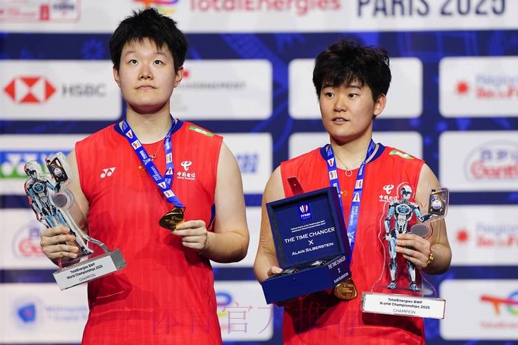 谭宁获得女双冠军